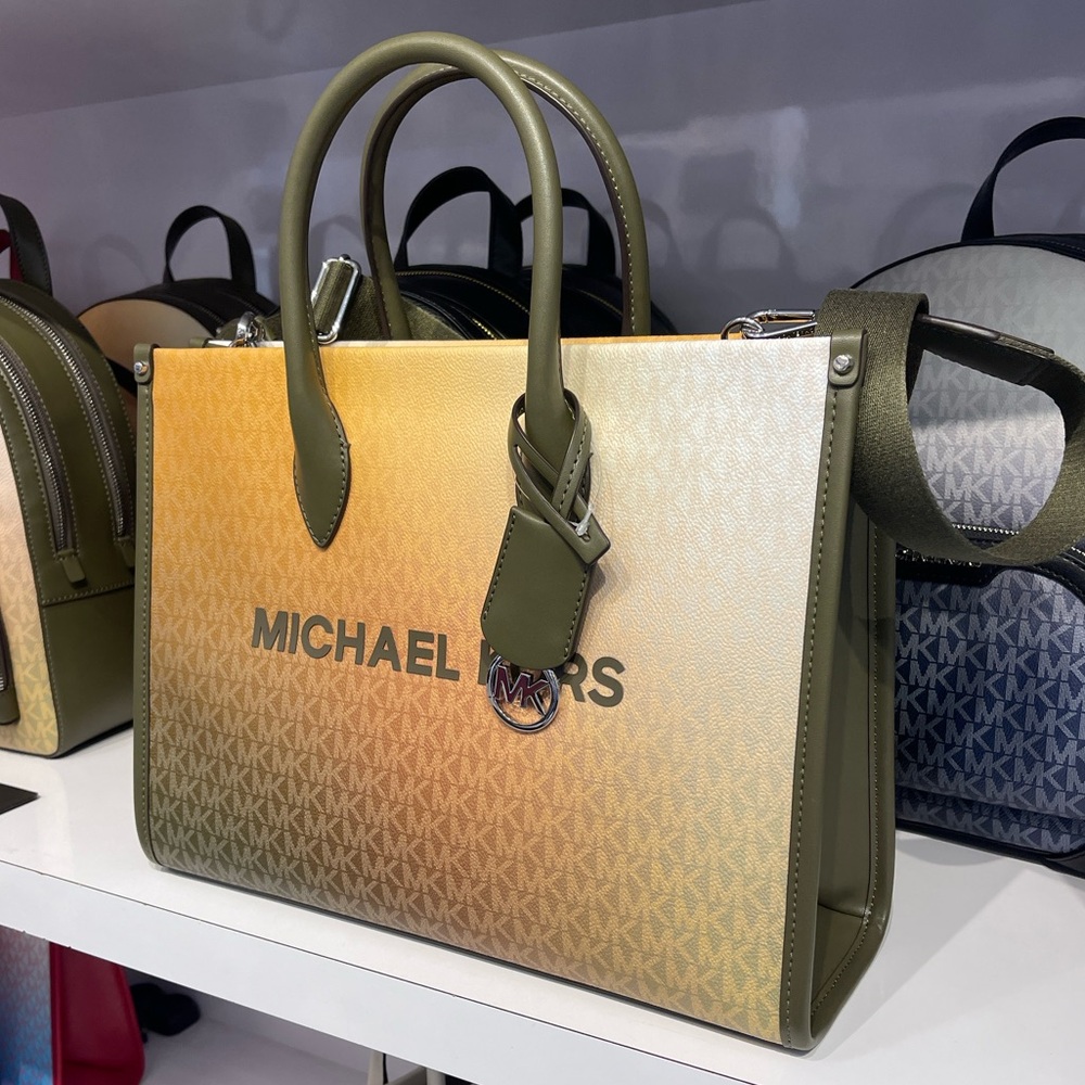 MICHAEL KORS Mirella Medium Ombré Signature Logo Tote Bag
Olive Combo
NWT - Picture 4 of 16